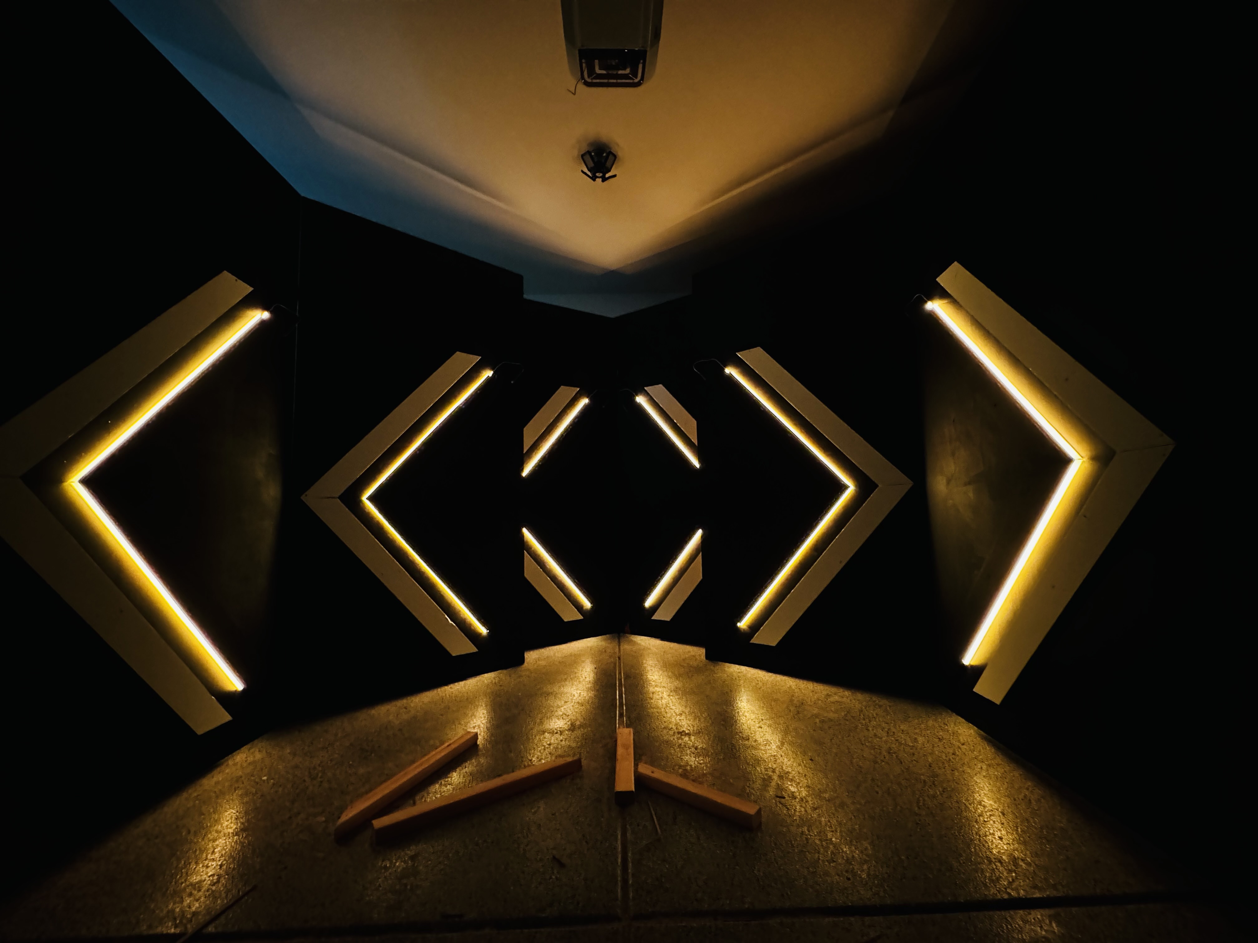 Amplified Booth illuminated environment · BoothMeUp custom fabrication